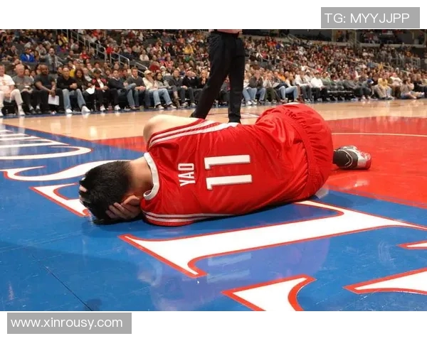 姚明遭遇重伤影响职业生涯球迷心痛不已期待他早日康复回归赛场