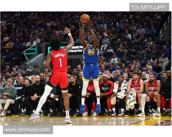 火箭主场惨败勇士,球迷质疑新赛季前景 火箭主场惨败勇士,球迷质疑新赛季前景